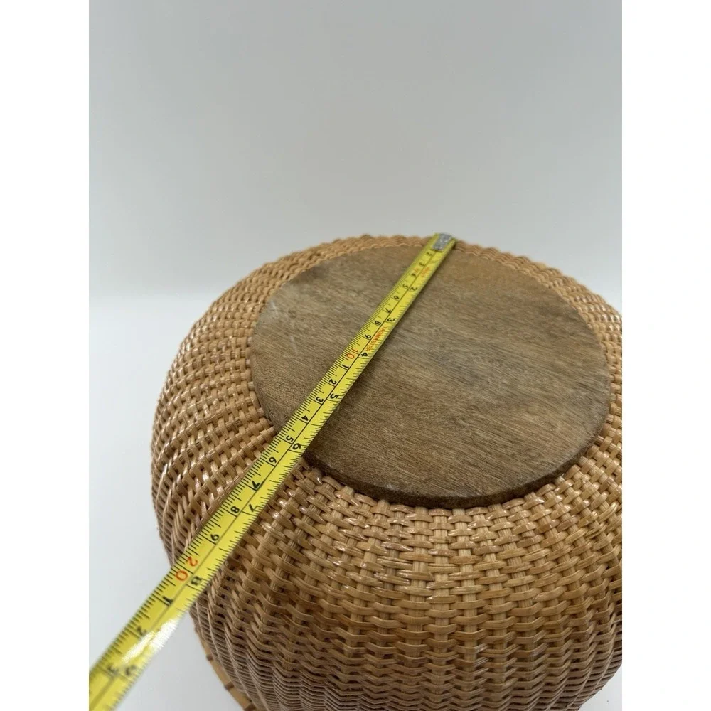 Nantucket Lighthouse Style Basket Woven Wooden Swing Handled Round 10